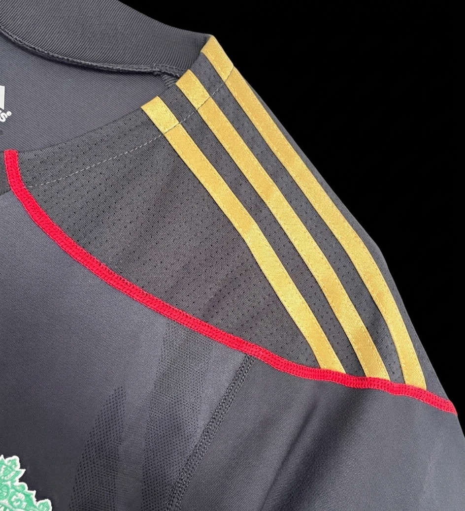 Liverpool 2009 - Away